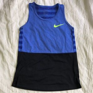 NEW. NIKE DRI-FIT Girls tank top. Medium.